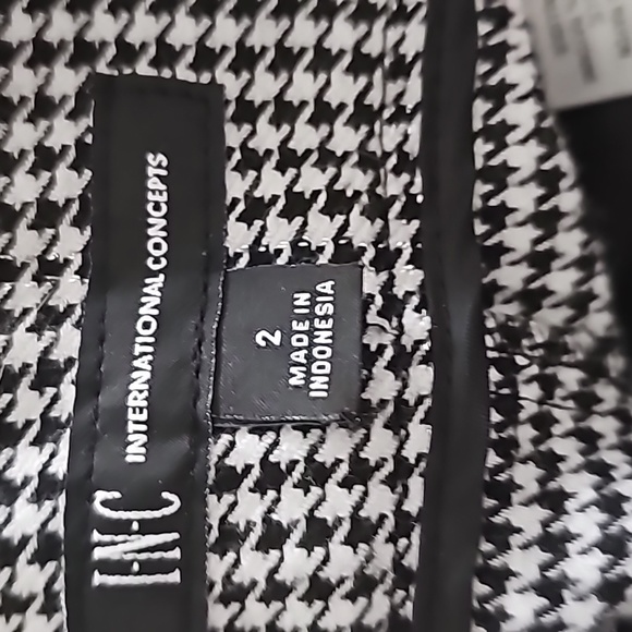 Very loved. INC waist high pants with belt. Functioning front pockets. Size 2. - Picture 2 of 2